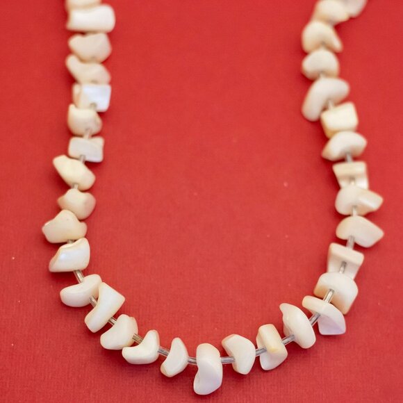 26 inch, Vintage Mother of Pearl White Beaded Necklace - F44 - Picture 1 of 3